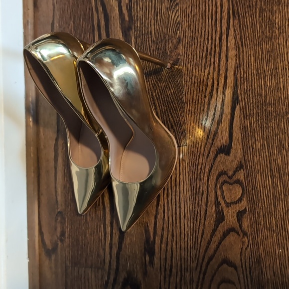 Gold Steve Madden Pumps size 10 - Picture 2 of 3